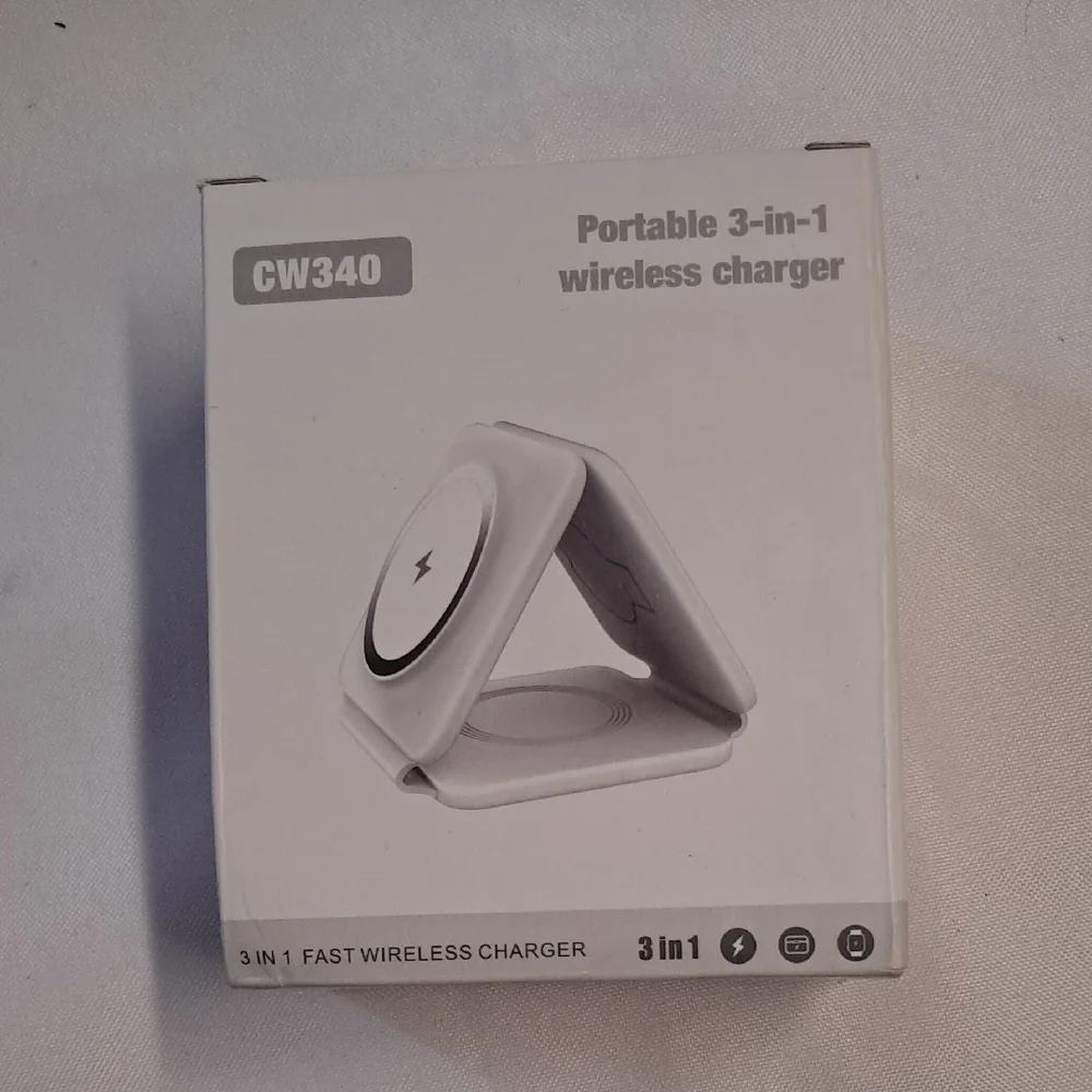 NEW Charging Station Apple Multiple Device 3 n 1 Foldable Wireless Charger CW340